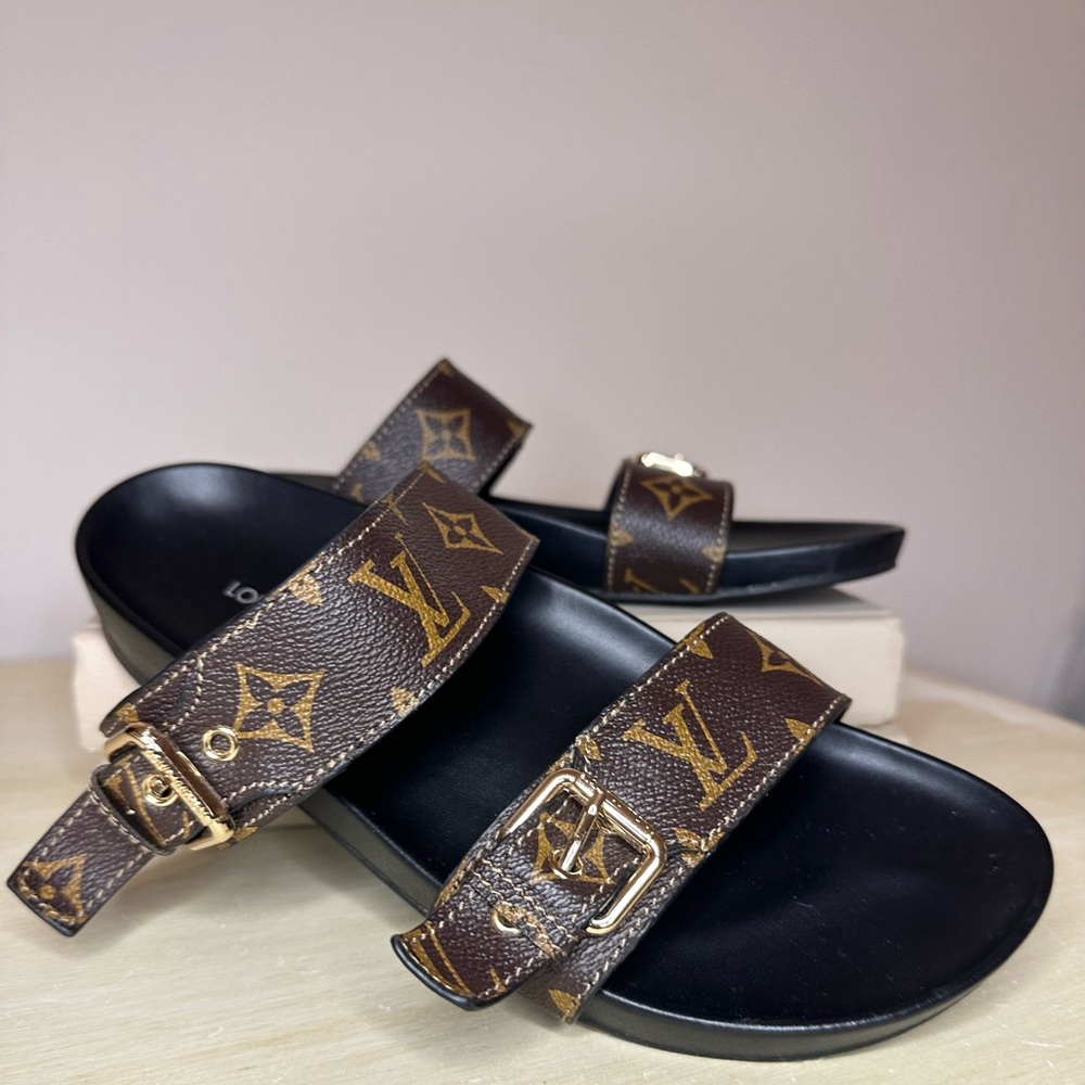 Louis Vuitton Sandals Size 7.5